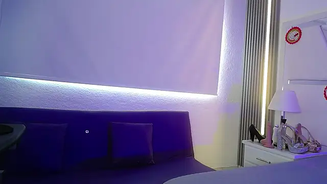 chloe  Jones  online show from 12.18.25