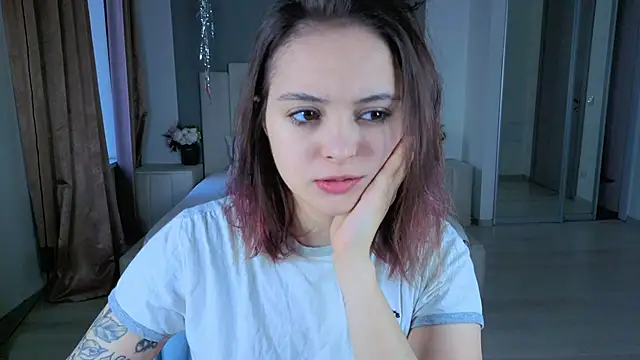 Snapshot of _EVA_GREEN chatting on 10.08.25 EVA GREEN online show from 10.08.25