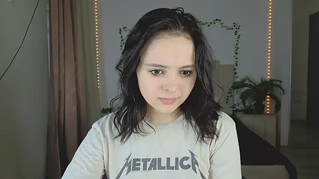 Snapshot of _EVA_GREEN chatting on 11.01.25 EVA GREEN online show from 11.01.25