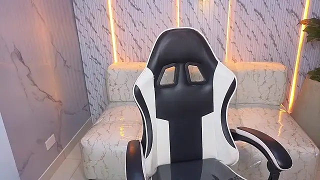 Snapshot of Terry_tx chatting on 10.30.25 Terry tx online show from 10.30.25