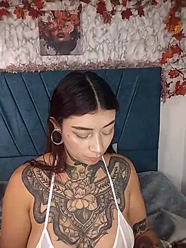 Snapshot of Hecate_Queen chatting on 10.06.25 Hecate Queen online show from 10.06.25