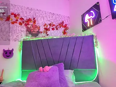 Snapshot of Hecate_Queen chatting on 10.27.25 Hecate Queen online show from 10.27.25