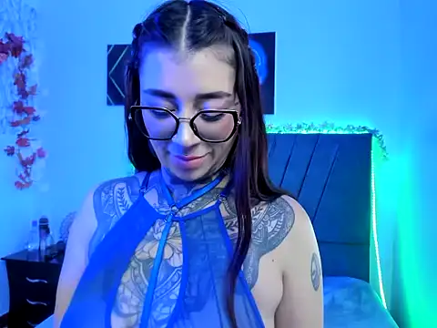 Snapshot of Hecate_Queen chatting on 11.14.25 Hecate Queen online show from 11.14.25