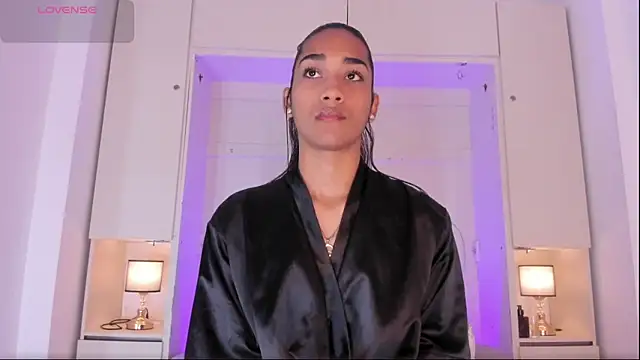 Snapshot of AnahiCollins chatting on 10.11.25 AnahiCollins online show from 10.11.25