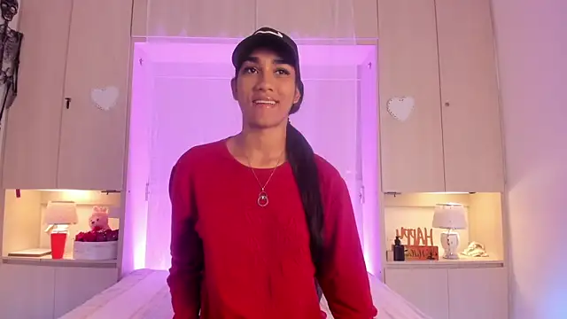 Snapshot of AnahiCollins chatting on 10.17.25 AnahiCollins online show from 10.17.25