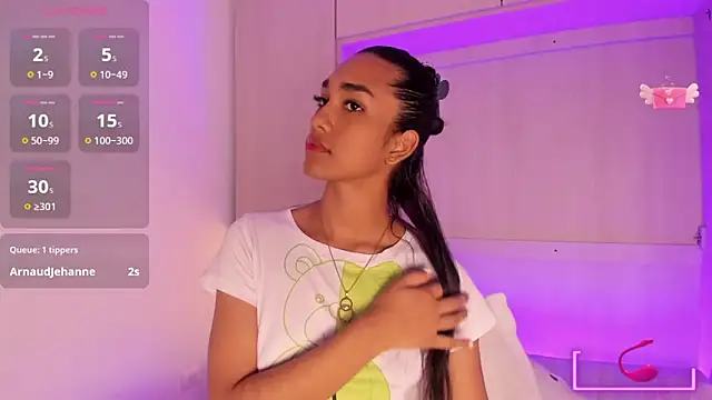 Snapshot of AnahiCollins chatting on 11.04.25 AnahiCollins online show from 11.04.25