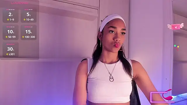 Snapshot of AnahiCollins chatting on 11.05.25 AnahiCollins online show from 11.05.25