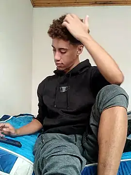 Snapshot of The_boy_good chatting on 11.08.25 The boy good online show from 11.08.25