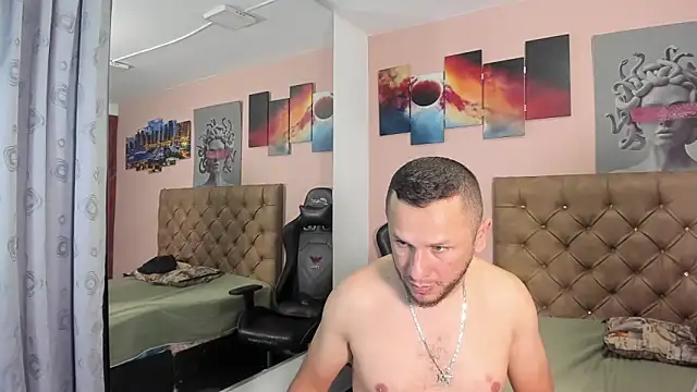 Snapshot of scarlett_vex chatting on 10.28.25 scarlett vex online show from 10.28.25