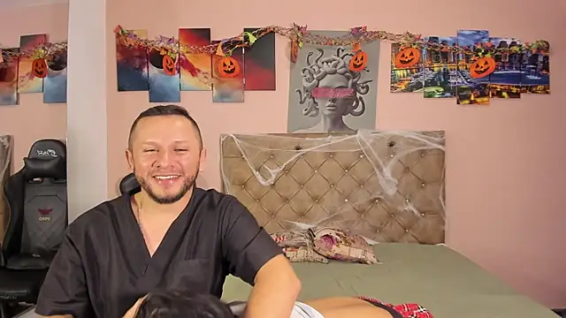 Snapshot of scarlett_vex chatting on 10.31.25 scarlett vex online show from 10.31.25