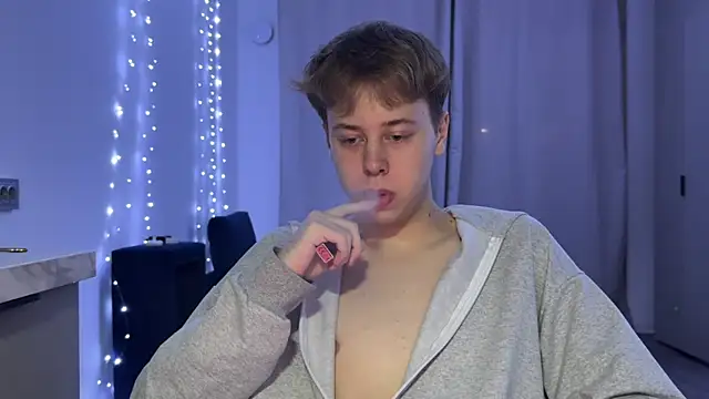 Snapshot of _bee_boy_ chatting on 10.11.25 bee boy online show from 10.11.25