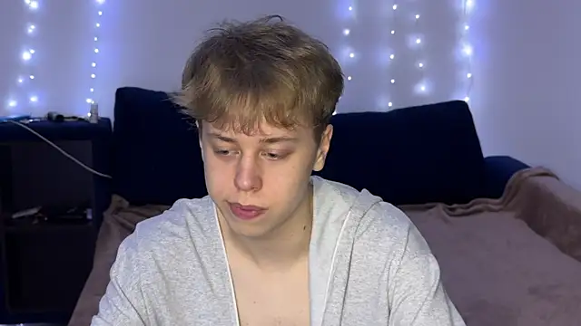 Snapshot of _bee_boy_ chatting on 10.15.25 bee boy online show from 10.15.25