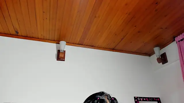 Snapshot of Wandaa- chatting on 10.10.25 Wandaa- online show from 10.10.25