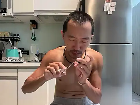 Snapshot of mrcaiziv chatting on 10.21.25 mrcaiziv online show from 10.21.25