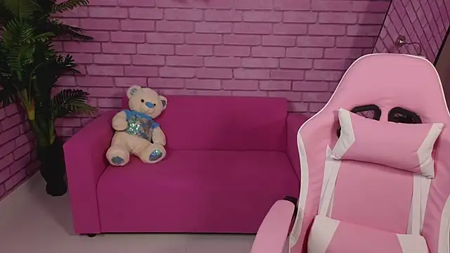 Snapshot of DominiqueSweetie chatting on 10.03.25 DominiqueSweetie online show from 10.03.25