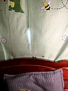 Snapshot of Suna-ny chatting on 10.13.25 Suna-ny online show from 10.13.25