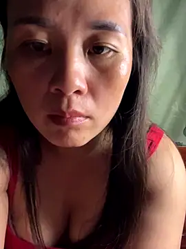 Snapshot of Suna-ny chatting on 10.19.25 Suna-ny online show from 10.19.25