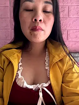 Snapshot of Suna-ny chatting on 11.02.25 Suna-ny online show from 11.02.25