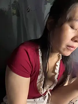 Snapshot of Suna-ny chatting on 11.10.25 Suna-ny online show from 11.10.25