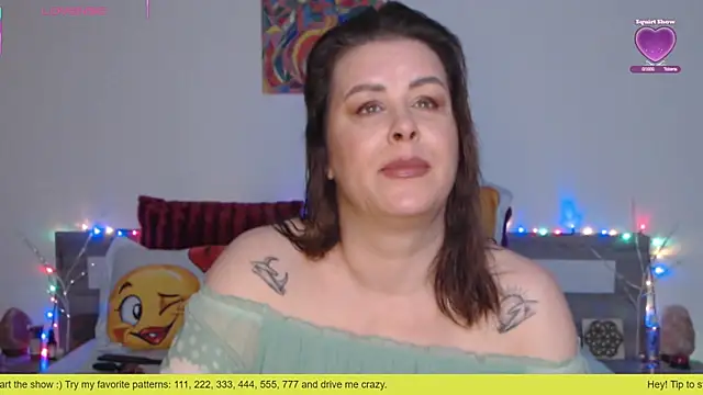 Snapshot of 1Felicity1 chatting on 10.29.25 1Felicity1 online show from 10.29.25