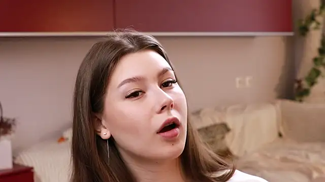 Snapshot of MondoNeko chatting on 10.04.25 MondoNeko online show from 10.04.25