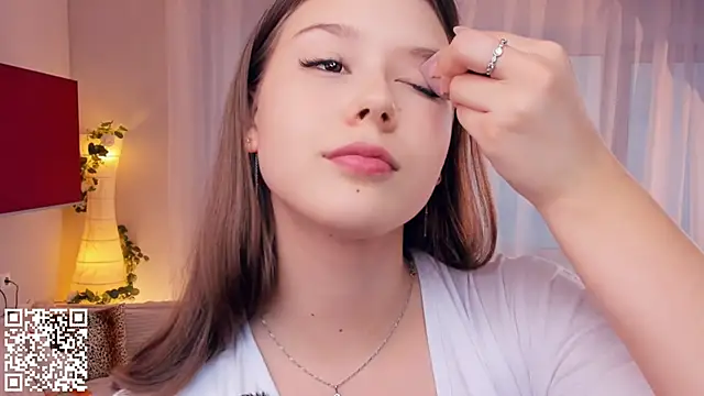 Snapshot of MondoNeko chatting on 10.25.25 MondoNeko online show from 10.25.25