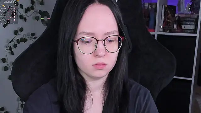 Snapshot of power_robynn chatting on 10.14.25 power robynn online show from 10.14.25