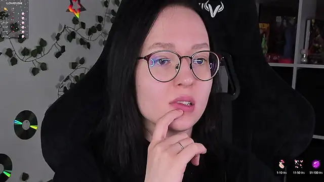 Snapshot of power_robynn chatting on 10.15.25 power robynn online show from 10.15.25