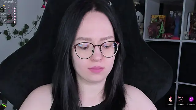 Snapshot of power_robynn chatting on 10.17.25 power robynn online show from 10.17.25