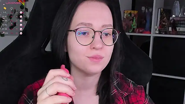 Snapshot of power_robynn chatting on 10.22.25 power robynn online show from 10.22.25