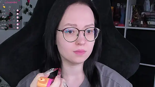 Snapshot of power_robynn chatting on 10.26.25 power robynn online show from 10.26.25