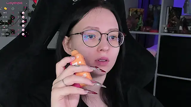 Snapshot of power_robynn chatting on 10.29.25 power robynn online show from 10.29.25