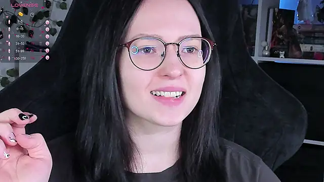 Snapshot of power_robynn chatting on 11.10.25 power robynn online show from 11.10.25