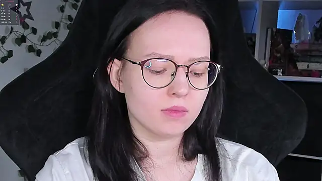 Snapshot of power_robynn chatting on 11.15.25 power robynn online show from 11.15.25