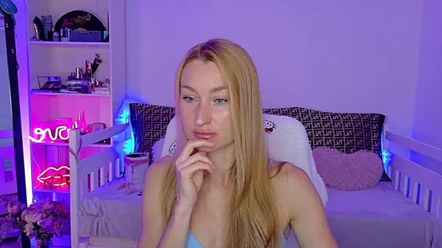 MysticRoxanne online show from 12.23.25