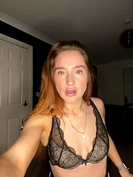 Snapshot of Cherry-L-28 chatting on 10.08.25 Cherry-L-28 online show from 10.08.25