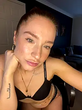 Snapshot of Cherry-L-28 chatting on 10.14.25 Cherry-L-28 online show from 10.14.25