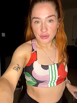 Snapshot of Cherry-L-28 chatting on 10.28.25 Cherry-L-28 online show from 10.28.25