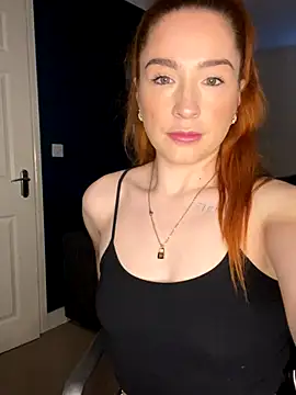 Snapshot of Cherry-L-28 chatting on 11.19.25 Cherry-L-28 online show from 11.19.25