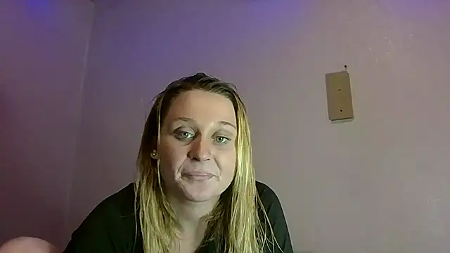 Queen2454 online show from 10.08.25