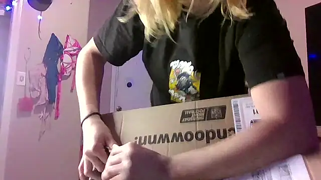 Queen2454 online show from 10.12.25