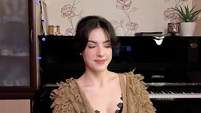 Snapshot of di_moon chatting on 10.05.25 di moon online show from 10.05.25