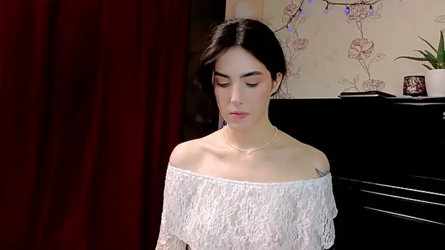 Snapshot of di_moon chatting on 10.11.25 di moon online show from 10.11.25