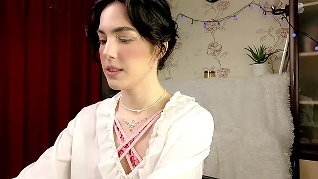 Snapshot of di_moon chatting on 10.20.25 di moon online show from 10.20.25