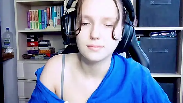 Snapshot of Diana-back chatting on 10.06.25 Diana-back online show from 10.06.25