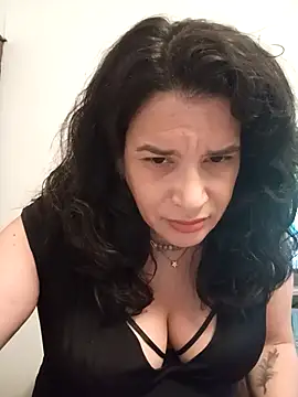 Snapshot of MoritaSalvaj chatting on 10.20.25 MoritaSalvaj online show from 10.20.25