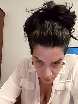 Snapshot of MoritaSalvaj chatting on 11.02.25 MoritaSalvaj online show from 11.02.25