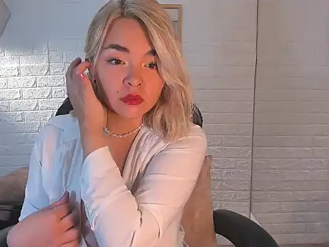 Snapshot of Eily_Blunts chatting on 10.09.25 Eily Blunts online show from 10.09.25