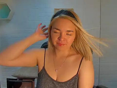 Snapshot of Eily_Blunts chatting on 10.15.25 Eily Blunts online show from 10.15.25