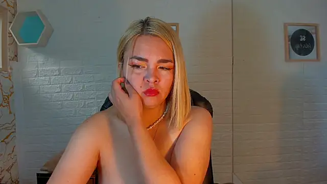 Snapshot of Eily_Blunts chatting on 10.19.25 Eily Blunts online show from 10.19.25